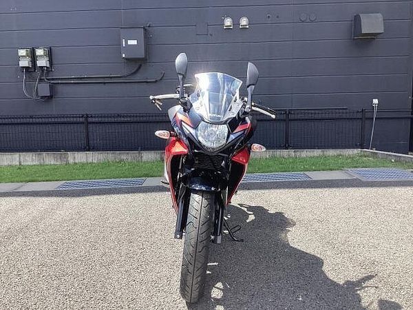 スズキ GSX250R 新車の事はメーカー正規取扱店の当店にお任せ下さい! 3