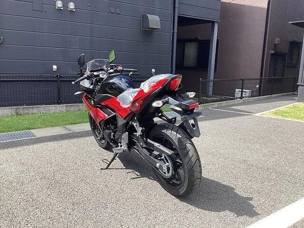 スズキ GSX250R 新車の事はメーカー正規取扱店の当店にお任せ下さい! 7