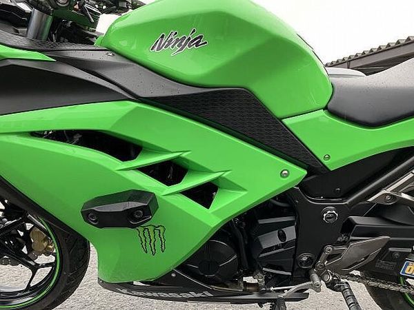 カワサキ ニンジャ 250 県南唯一のカワサキ正規取扱店!新・中古車・逆車の事なら安心、安全、充実の正規取扱店へGO! 8