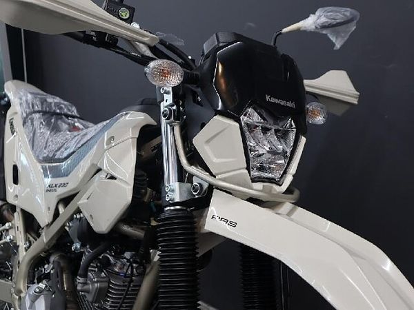 カワサキ KLX230 シェルパ 【新車在庫あり】即納可能です! KLX230シェルパ 3