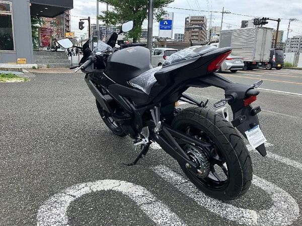 ヤマハ YZF-R25 【新車在庫あり】即納可能です! YZF-R25 4