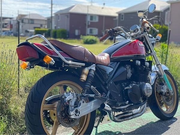 カワサキ ゼファー400 名変にて即乗り出来ます。※不在にしている場合が多い為、ご来店の際は必ず一度お電話下さい。 4