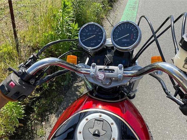 カワサキ ゼファー400 名変にて即乗り出来ます。※不在にしている場合が多い為、ご来店の際は必ず一度お電話下さい。 5