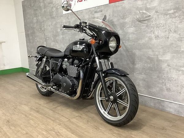 トライアンフ BONNEVILLE ボンネビル ビキニカウル装備 2015年モデル 2