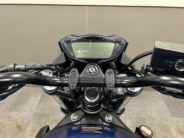 スズキ SV650 当社は陸運局二輪指定工場の資格を持ち、国内4メーカー及び外車・逆輸入車等を取扱しています。 7