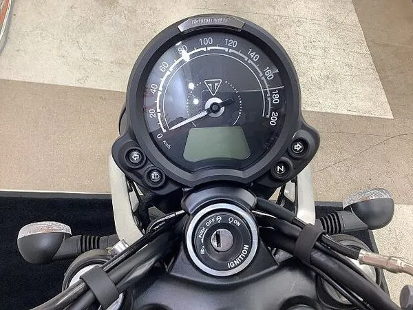 トライアンフ STREET TWIN ストリートツイン 2022年モデル エンジンガード サイドバックステー装備 10