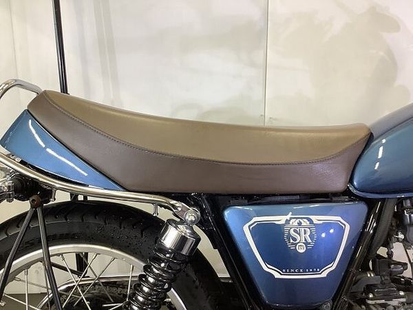 ヤマハ SR400 SR400 パフォーマンスダンパー スクリーン USB-A2ポート装備 赤キー・スペアキー 10