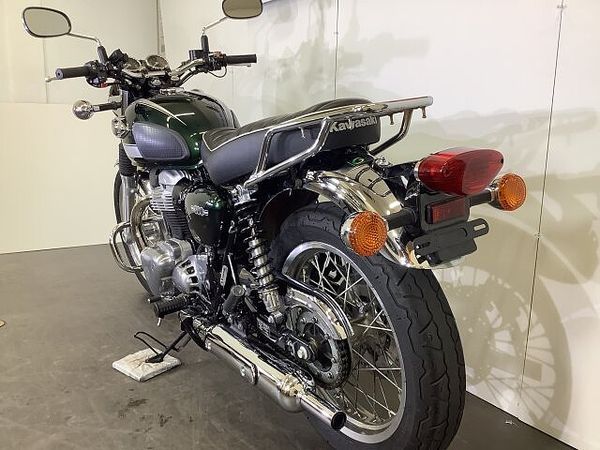 カワサキ W800 W800 エンジンガード シガーソケット装備 ABS スペアキーあり 7