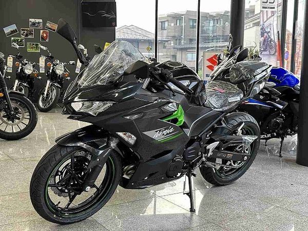 カワサキ ニンジャ 250 【新車在庫あり】即納可能です! Ninja250 3