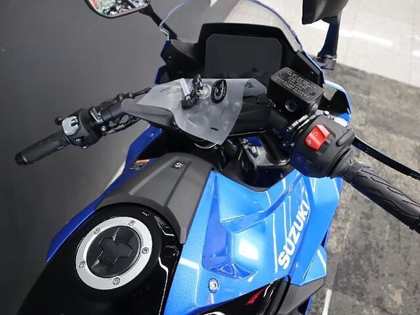 スズキ GSX-8R 【新車在庫あり】即納可能です! GSX-8R 5