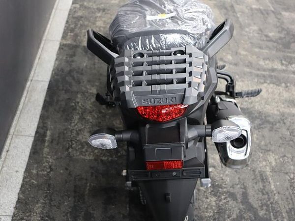 スズキ Vストローム650 【新車在庫あり】即納可能です! Vストローム650 8