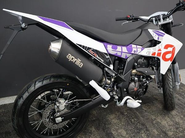 アプリリア SX125 【新車在庫あり】即納可能です! SX125 10