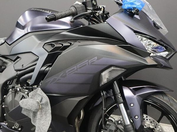 カワサキ ZX-25R 【新車在庫あり】即納可能です! ZX-25R SE 7