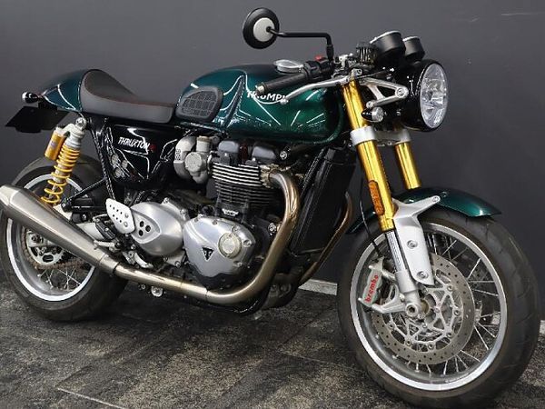 トライアンフ トライアンフ その他 スラクストン1200R 2