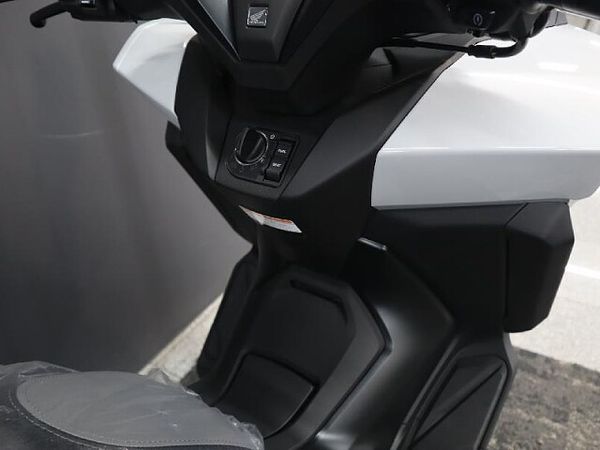 ホンダ フォルツァ(MF06) 【新車在庫あり】即納可能です! フォルツァ 4
