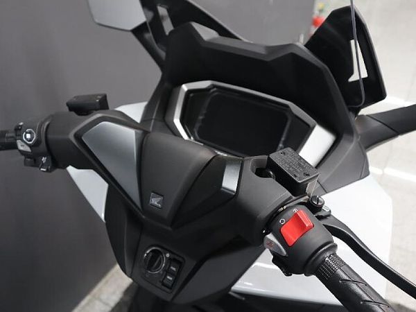 ホンダ フォルツァ(MF06) 【新車在庫あり】即納可能です! フォルツァ 5