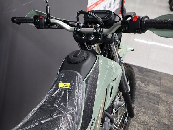 カワサキ KLX230 シェルパ 【新車在庫あり】即納可能です! KLX230シェルパ 5
