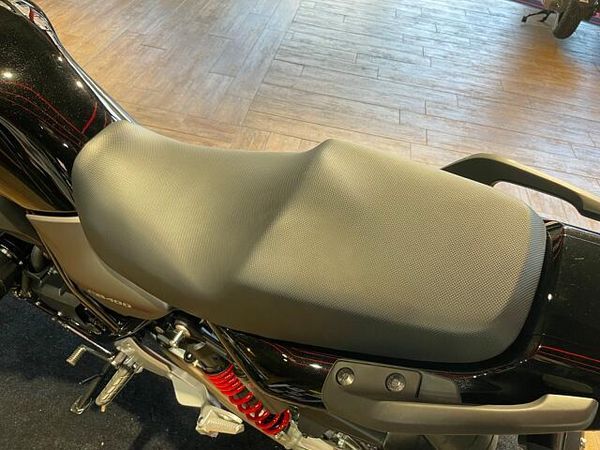 ホンダ CB400スーパーボルドール お問い合わせは、担当:浅沼(アサヌマ)までお願いいたします 6