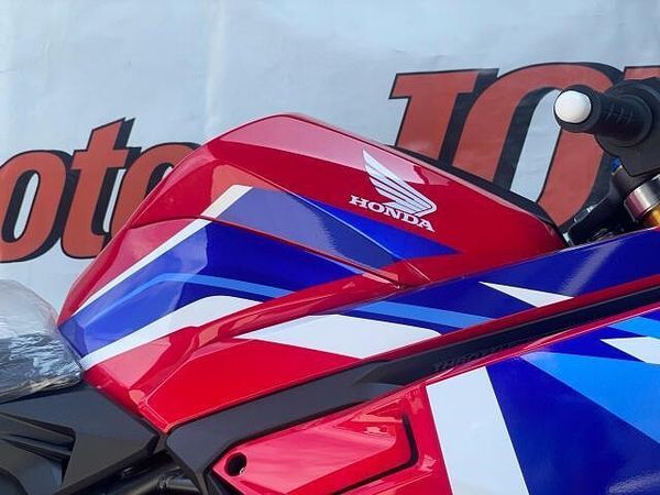 ホンダ CBR250RR (MC51) OVERRacingの開発や広報として使用していた車両です。 7