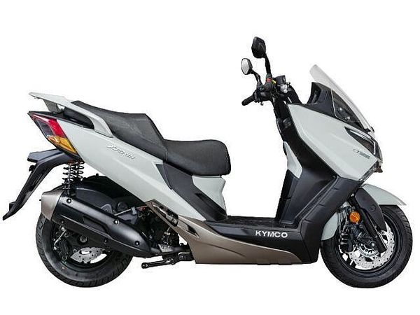 キムコ X-TOWN CT125 フルフラットフロア採用で、大きな荷物も安心して運べます 2