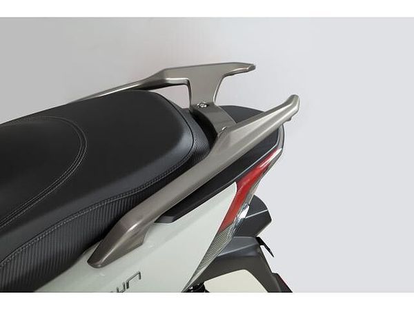 キムコ X-TOWN CT125 フルフラットフロア採用で、大きな荷物も安心して運べます 8