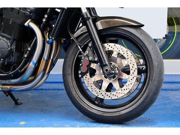 スズキ GSF1200 トルクフルな油冷マシンを存分に走らせる、ヘビーなカスタム車です。 5