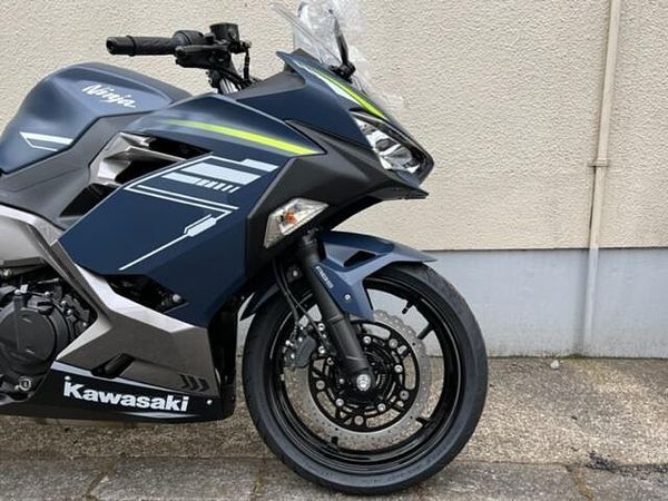カワサキ ニンジャ 400 今だけのキャンペーン価格実施中!その他モデル、カラーありますのでお問い合わせください。 3