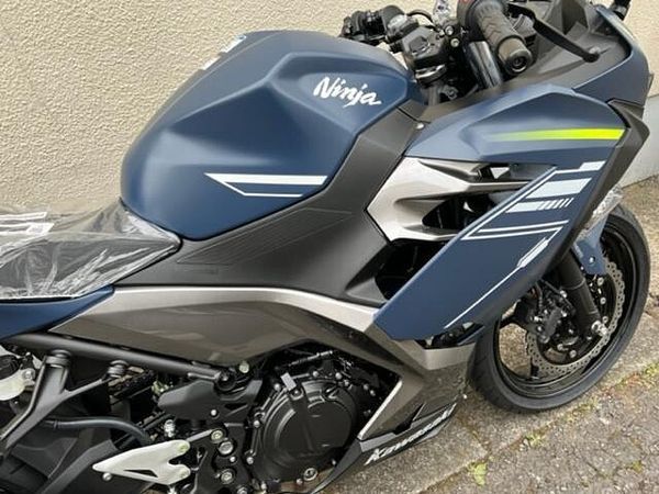 カワサキ ニンジャ 400 今だけのキャンペーン価格実施中!その他モデル、カラーありますのでお問い合わせください。 6