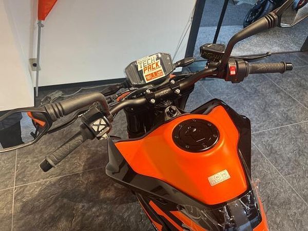 KTM 890 DUKE GP GP 店頭現車無し、要取り寄せ車両。 3