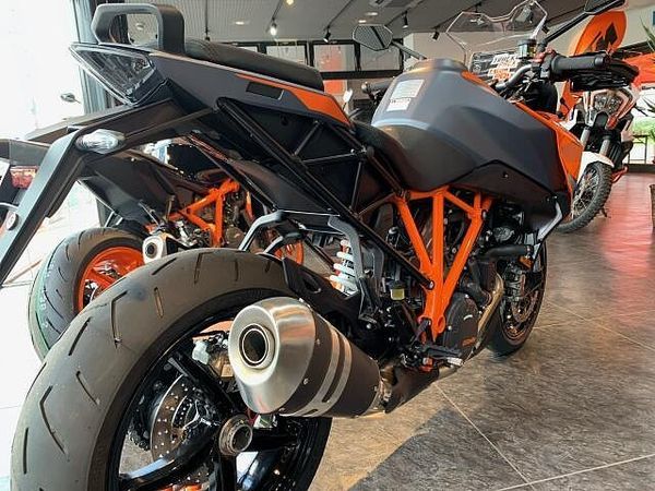 KTM 1290 SUPER DUKE GT KTMキャンペーン「ローン金利0%キャンペーン」対象です 4