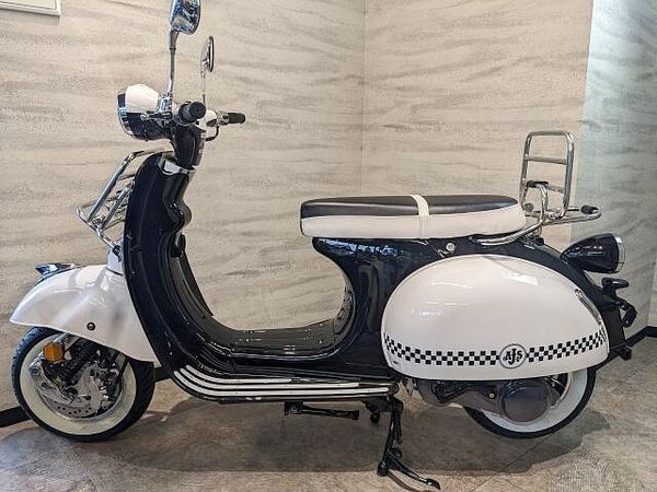 AJS Modena 125 店頭現車無し、要取り寄せ車両。レトロでおしゃれなスクーター! 2