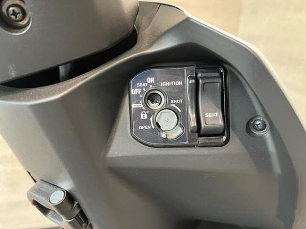 ヤマハ ジョグ 店頭現車無し、要取り寄せ車両。 9