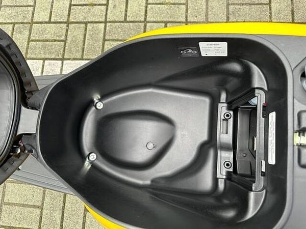 ヤマハ ジョグデラックス 店頭現車無し、要取り寄せ車両。 8