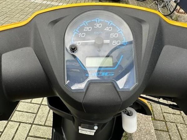 ヤマハ ジョグデラックス 店頭現車無し、要取り寄せ車両。 9