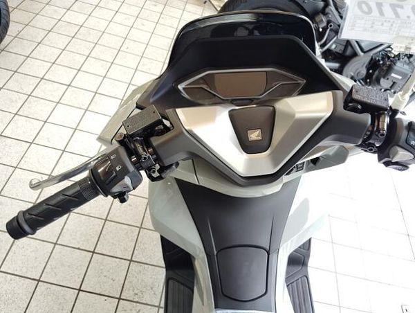 ホンダ PCX125 メーカー正規取扱店なのでご購入の後も安心です! 10
