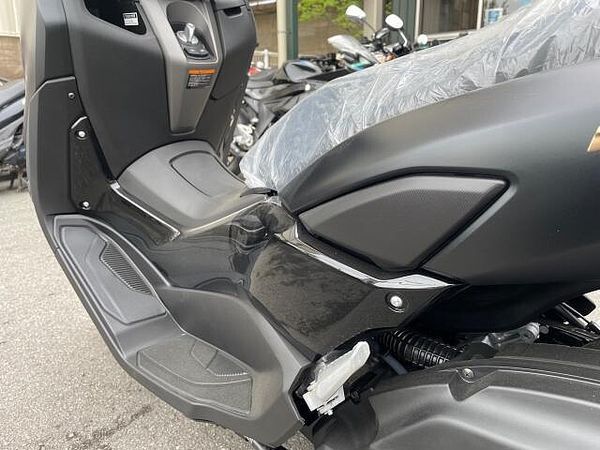 ヤマハ NMAX バイクの事なら当店にお任せ下さい!ホンダ・ヤマハ・スズキ正規取扱店です。 9