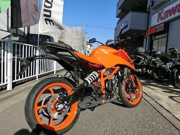 KTM 390 DUKE 入荷少量、お早目にお買い求め下さい、ナナオリジナル5年保証加入できます詳しくはスタッフまで 3
