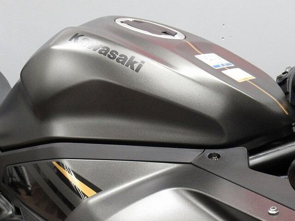 カワサキ ZX-25R Ninja ZX-25R SE 2022年モデル ☆★純正エンジンスライダー・USBポート 8