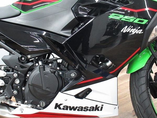 カワサキ ニンジャ 250 Ninja250 KRTエディション エンジンスライダー付き ☆★USB・マルチバー装備! 8