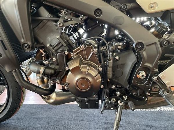 ヤマハ XSR900 細部に宿るこだわりポイントバイクらしい佇まいの中に、金属の触感や高品質な仕上げを追求。 9