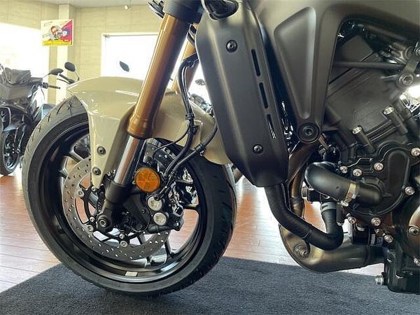 ヤマハ XSR900 細部に宿るこだわりポイントバイクらしい佇まいの中に、金属の触感や高品質な仕上げを追求。 10