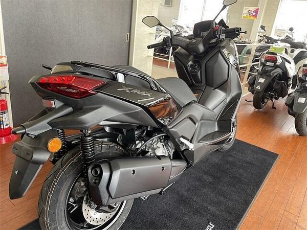 ヤマハ XMAX 250 上品さと躍動感を両立させたXMAXらしいスタイリング 3