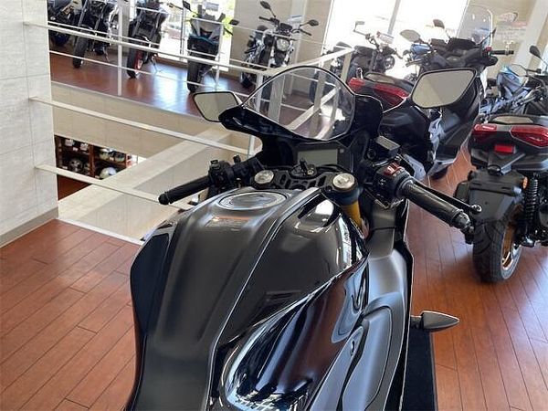 ヤマハ YZF-R125 Rシリーズのシルエットを受け継ぐ 8