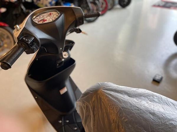 スズキ アドレス50 店頭現車無し、要取り寄せ車両。新車入荷在庫1台お早めに! 4