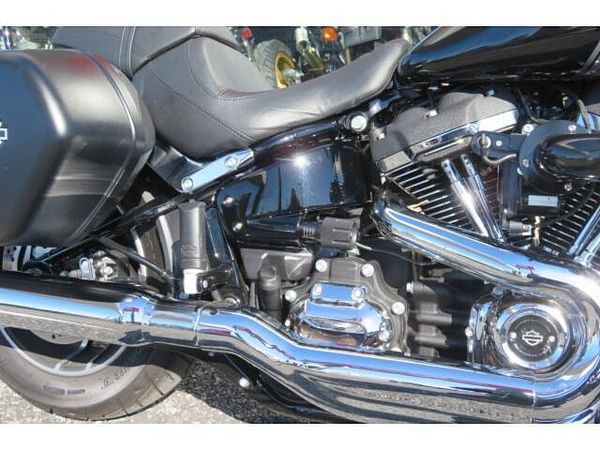 ハーレーダビッドソン FLSB Softail Sport Glide 旧車から現行車まで幅広く買い取り販売させていただきます。下取りも大歓迎♪♪ 10