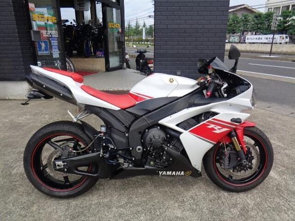 ヤマハ YZF-R1 車検2年付き価格!綺麗に仕上げた保証付きご連絡お待ちします!消耗品交換済み! 1