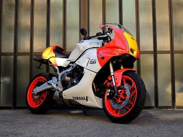 ヤマハ XSR900 フェンダーレス・アンダーカウル・シートカウル装着 1