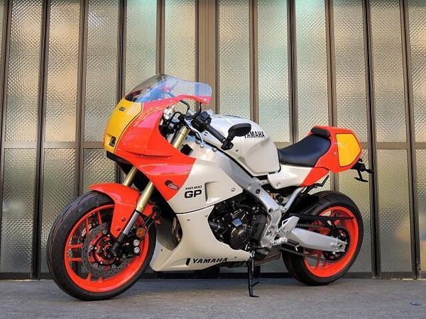ヤマハ XSR900 フェンダーレス・アンダーカウル・シートカウル装着 2