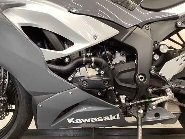 カワサキ ZX-6R 4
