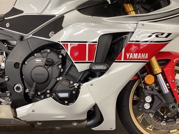 ヤマハ YZF-R1 2